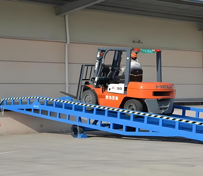 江华移动式卸货平台（叉车用）